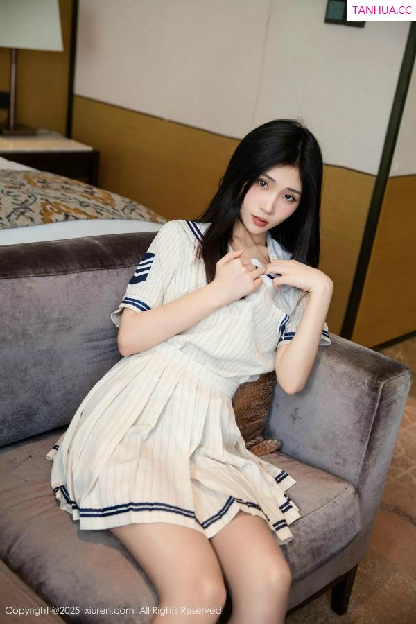   [XiuRen]高清写真图 2025.02.27 No.9942 刘婷婷 丝袜美腿第14张图片